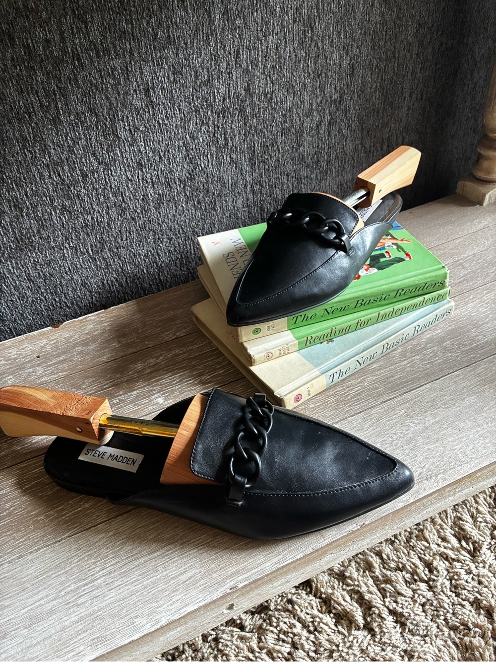 Steve Madden Black Leather Fleur Mules With Pointed Toe And Black Chain Accent